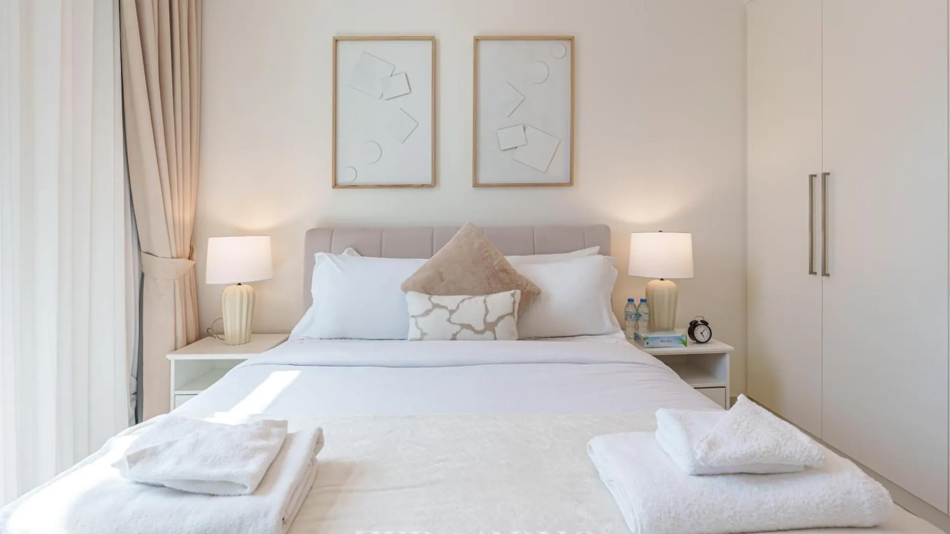 Zed Living - 2 Bedroom Next To Burj Khalifa - Burj Crown Dubai Apartment